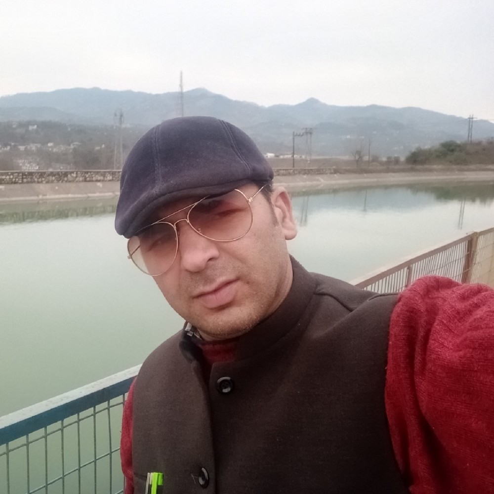 Meet your Posher, Satish